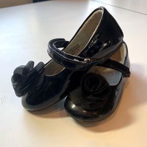 Black- girls dress shoes with flower